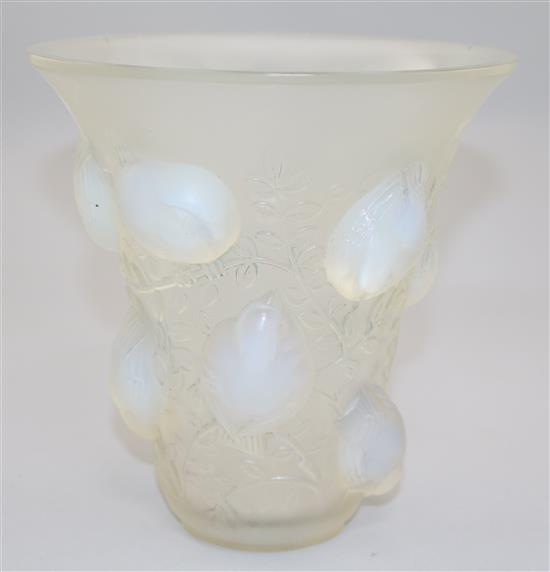 A René Lalique Saint-Francois opalescent glass vase, 17.5cm